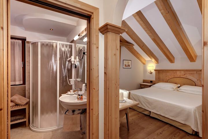 Room 21 of 44