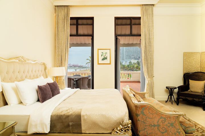 Room 65 of 163