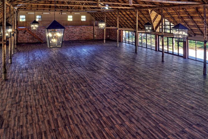 Ballroom/Hall 27 of 37