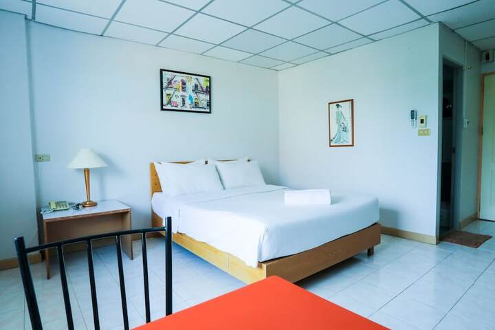 Room 11 of 33