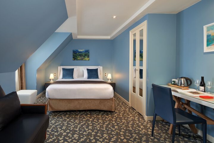 Room 10 of 31