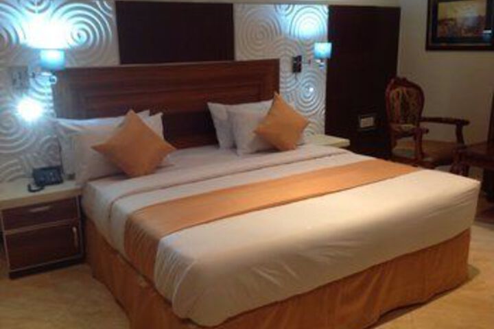 Room 7 of 17
