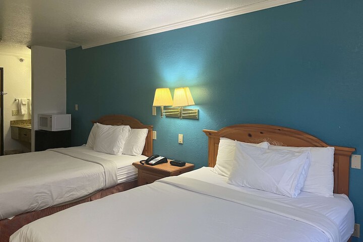 1 King Bed (9 of 16)