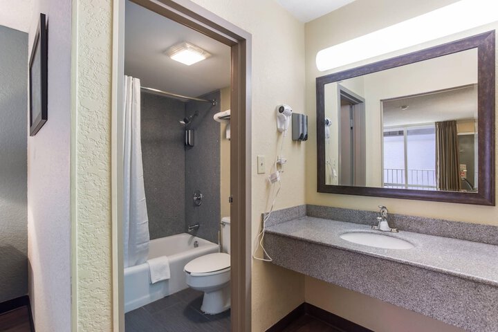 Room 20 of 31