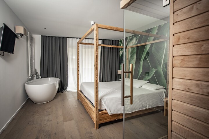 Room 12 of 79