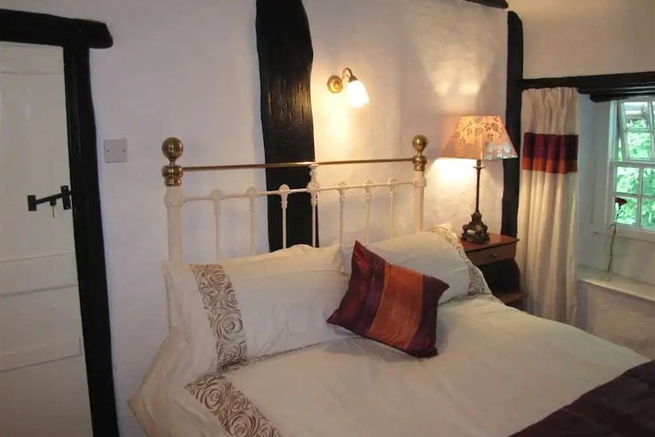 Room 4 of 13