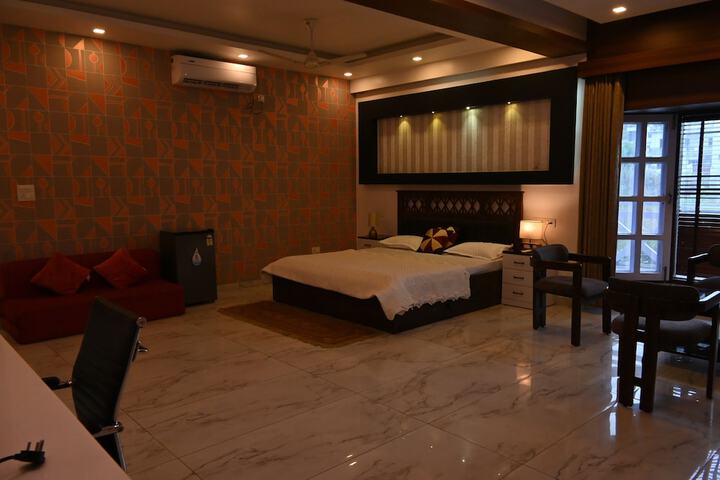 Room 5 of 29