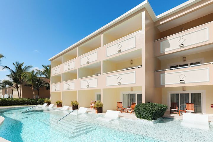 Hotel with Pool