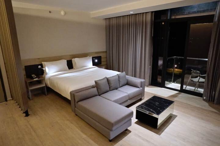Room 8 of 65