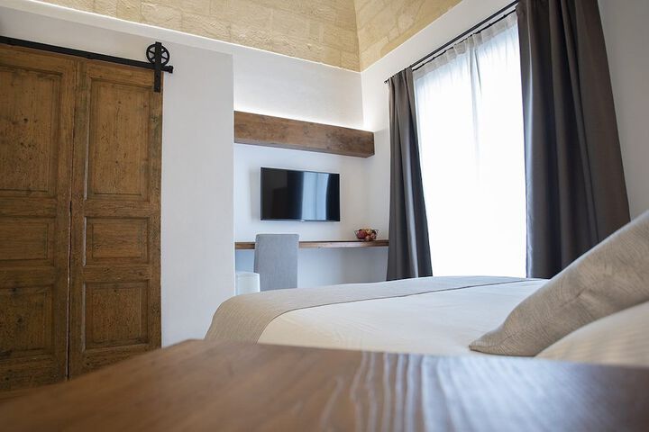 Room 2 of 39