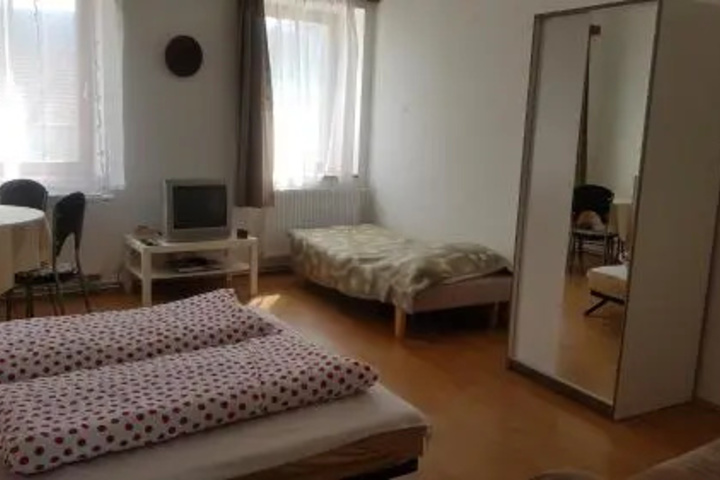 Room 3 of 6