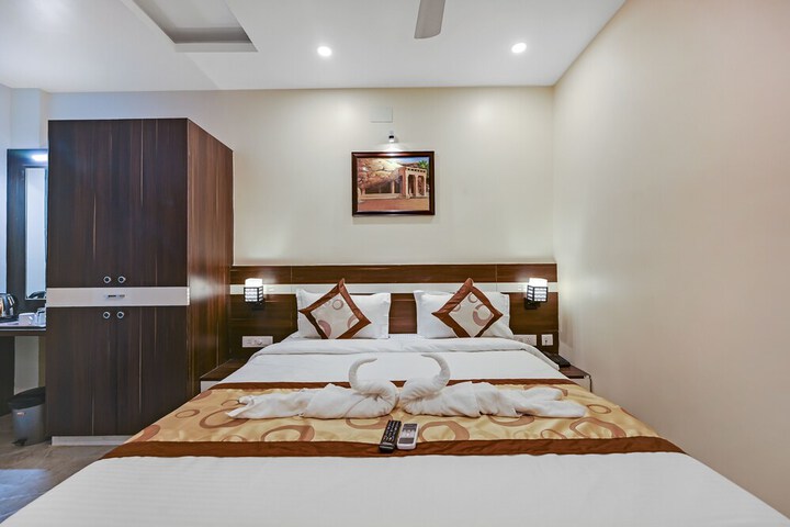 Room 11 of 28