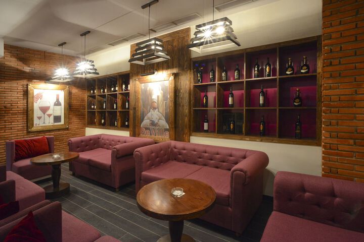 Lounge 46 of 58
