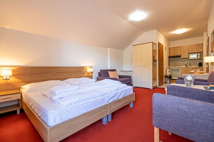 Room 25 of 197
