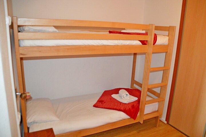 Room 9 of 26