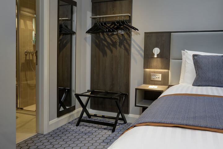 Room 2 of 47