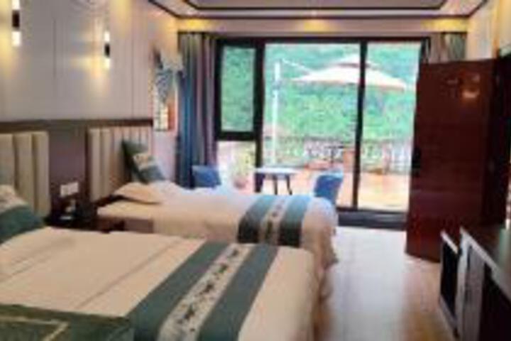 Room 4 of 6
