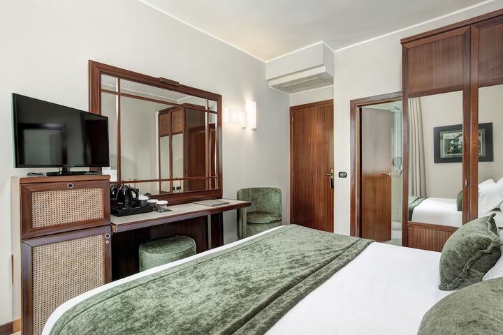 Room 44 of 141