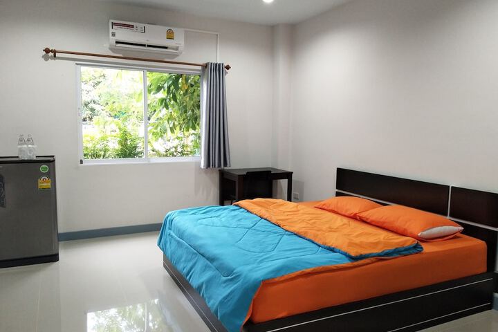 Room 5 of 8