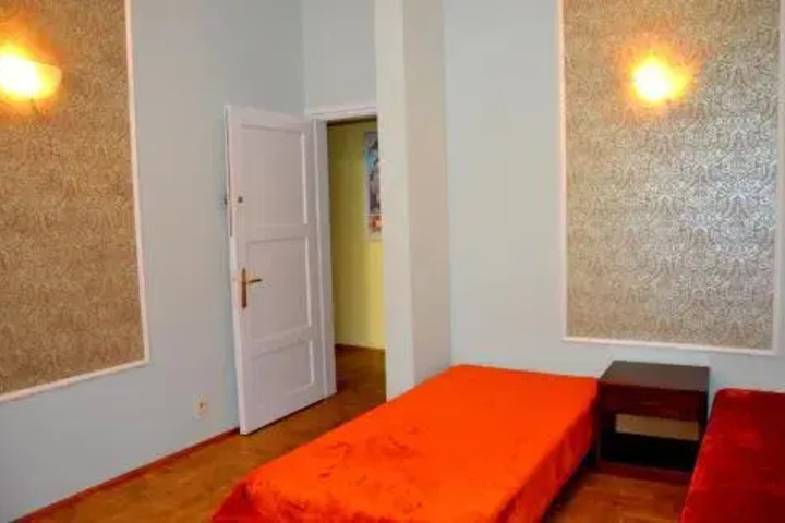 Room 5 of 19