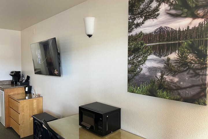 Room 12 of 80