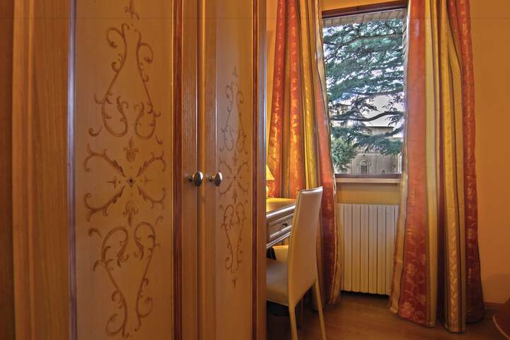 Room 6 of 46