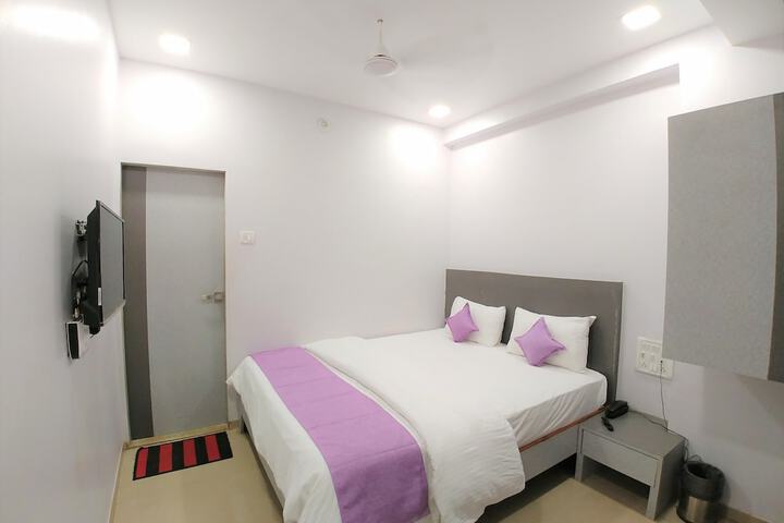 Room 9 of 36