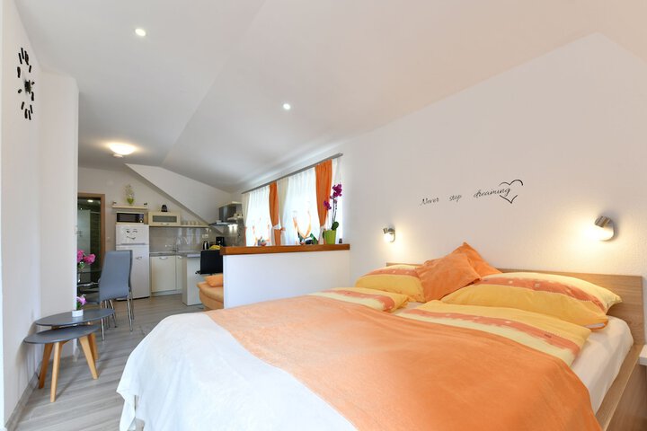 Room 4 of 54