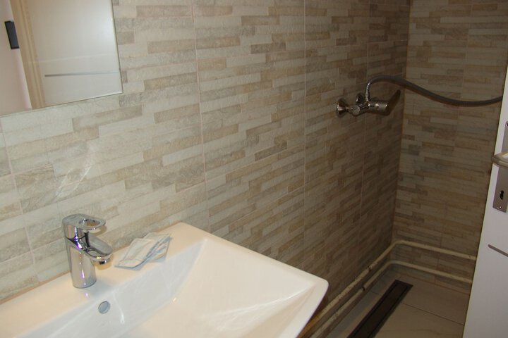 Room 34 of 62