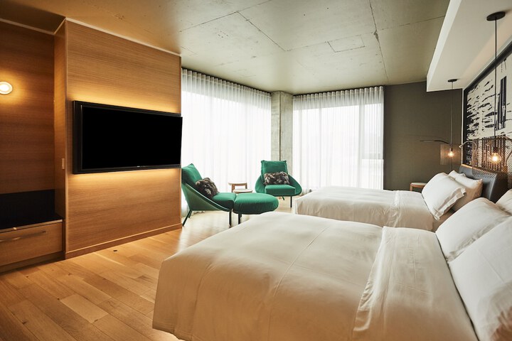Room 10 of 44