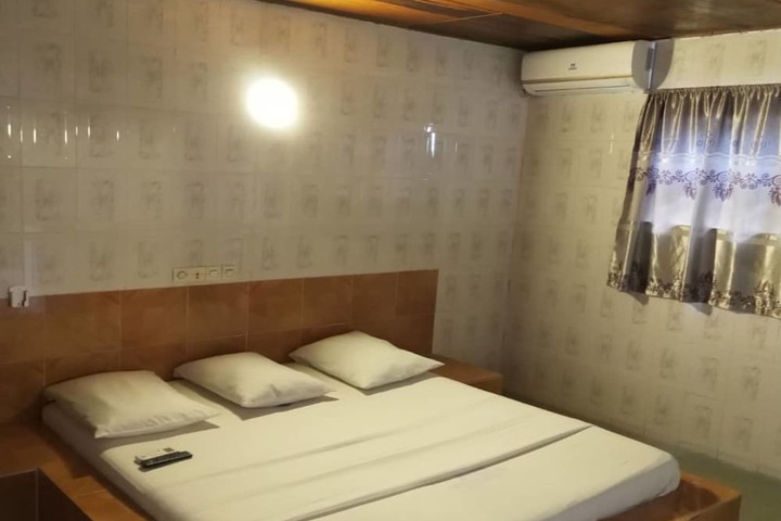 Room 6 of 25