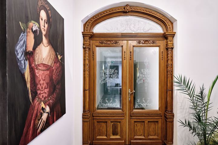 Ballroom/Hall 84 of 96