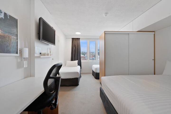 Room 11 of 40