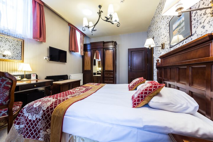 Room 13 of 72