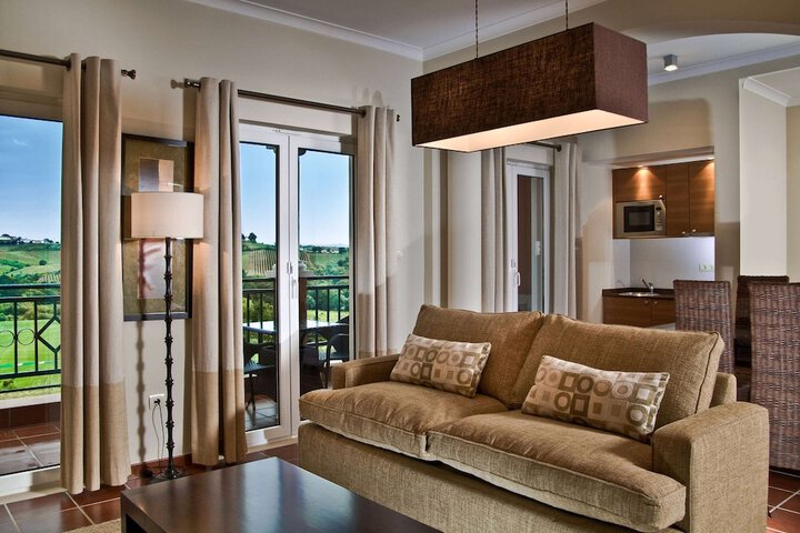 Room 32 of 176