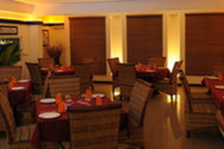 Dining 32 of 32