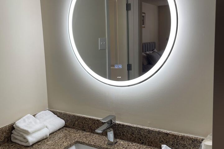 Room 6 of 10