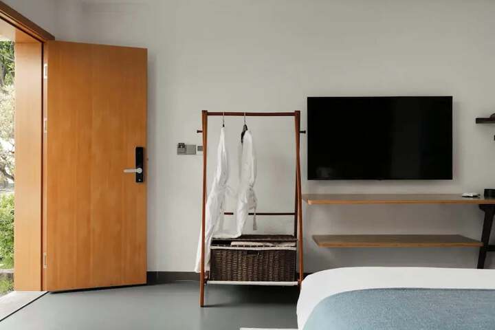 Room 12 of 163
