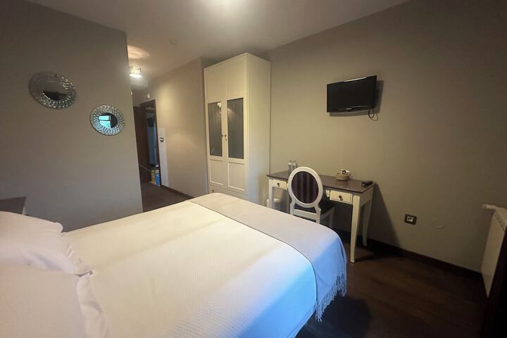 Room 7 of 77