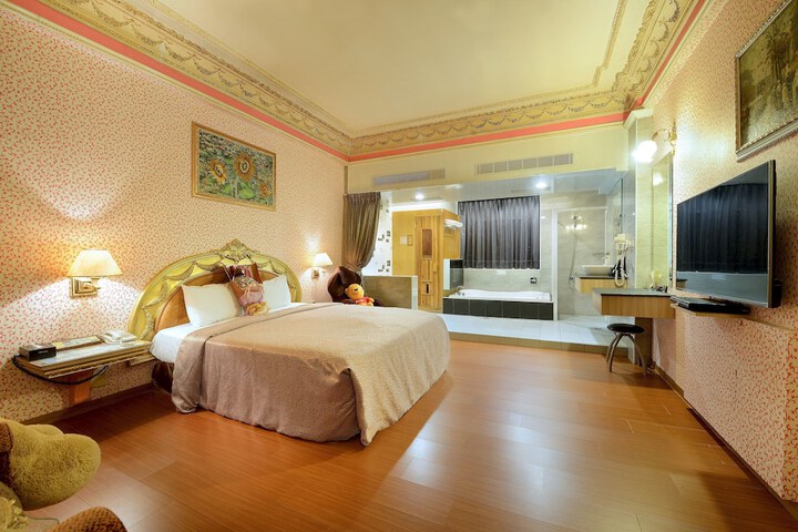 Room 8 of 64