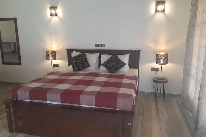 Room 4 of 32