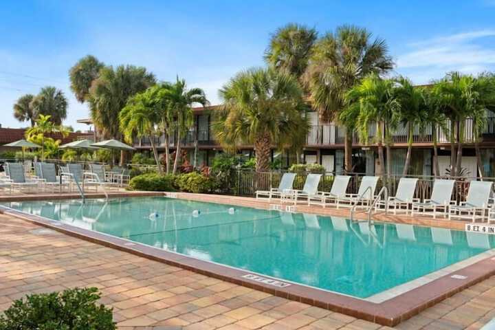 Hotel with Pool