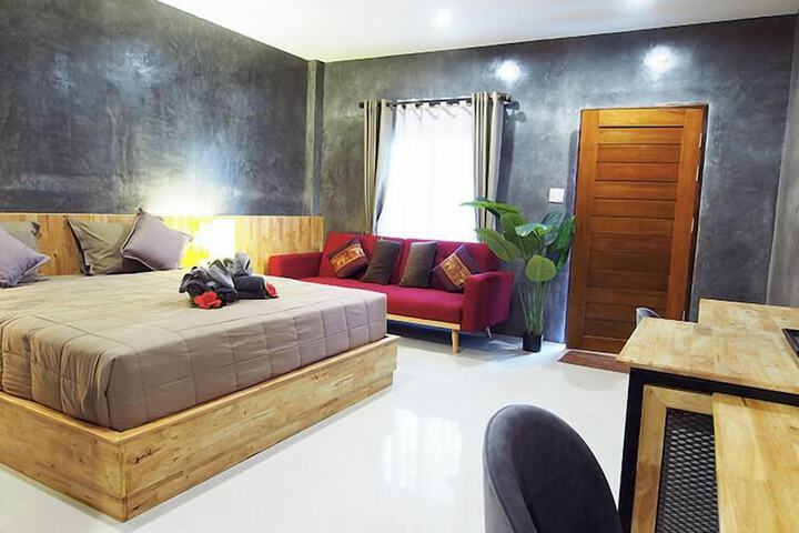 Room 52 of 80