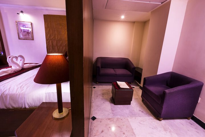 Room 25 of 63