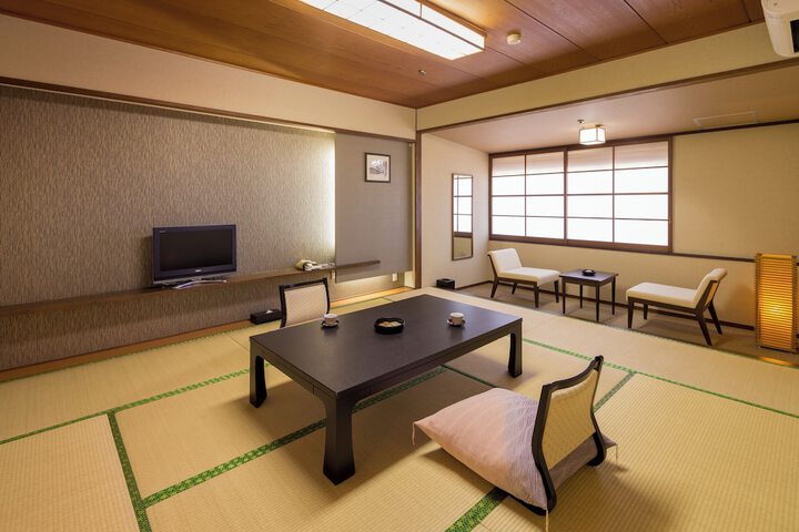 Room 3 of 40