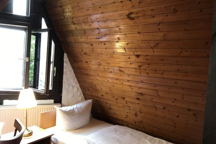 Room 5 of 31