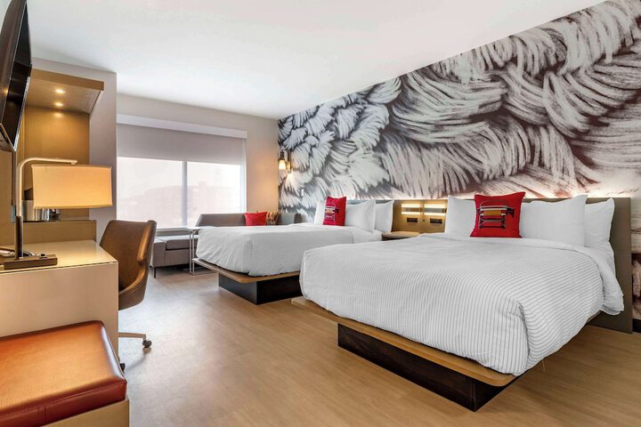 2 Queen Beds (5 of 6)
