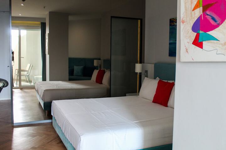Room 82 of 253