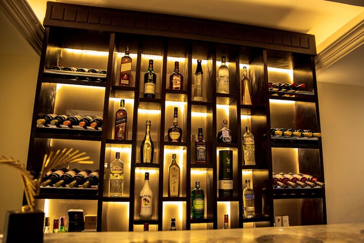 Lounge 16 of 18