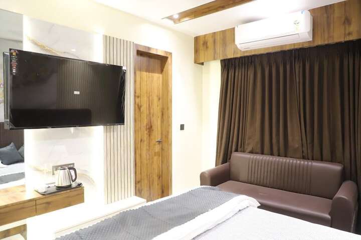 Room 2 of 35